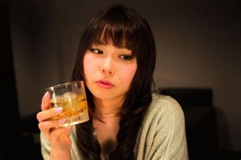 男子ウケがいいのはどっち？ 「酒豪女子」vs「下戸女子」｜「マイナビウーマン」