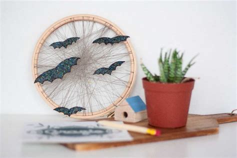 Halloween Art: DIY Embroidery Hoop for Halloween