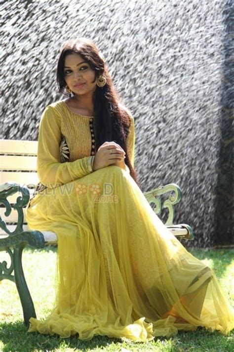 Actress Sri Priyanka Photoshoot Stills 03 (230061) | Kollywood Zone