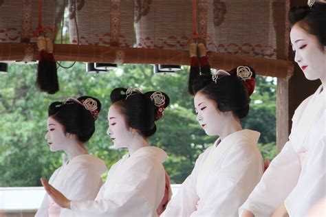 The History Of Geisha In Japanese Culture — Toki