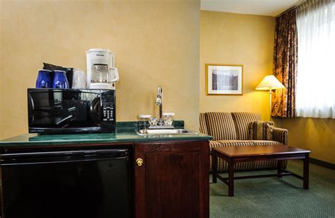 Rooms and Rates | Peterborough Inn & Suites hotel in peterborough