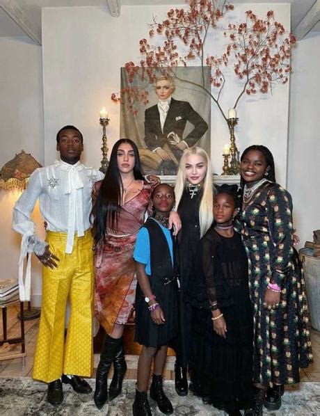 Madonna partage un portrait de famille sain après une séance photo