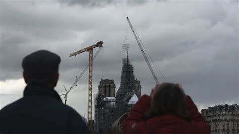 La aguja de Notre Dame vuelve a ser visible cinco años después del incendio