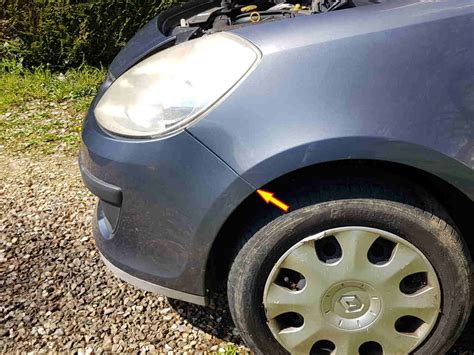 Accéder à la fixation du pare chocs avant Renault Clio 3 Tutovoiture