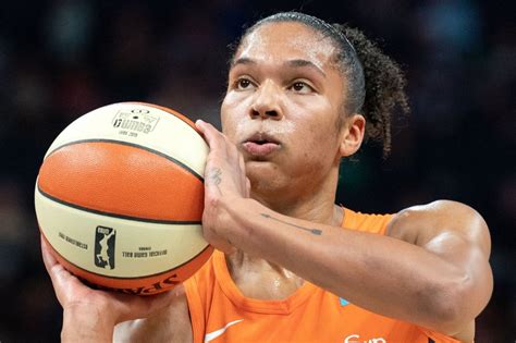 Sun S Alyssa Thomas Logs First Wnba Finals Triple Double To Force Game 4