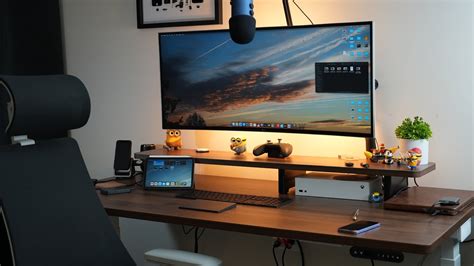 Top 24 Minimalist Desk Setup Ideas For 2024