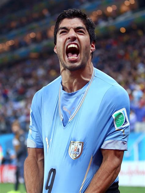 World Cup 2014: Luis Suarez bite in Uruguay Italy match the latest in ...