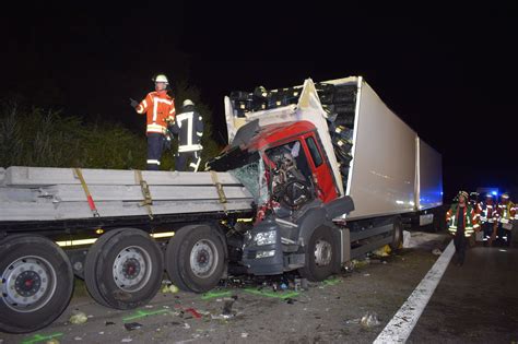 A6 Bei Bad Rappenau Schwerverletzter Lkw Fahrer Durch Heftigen