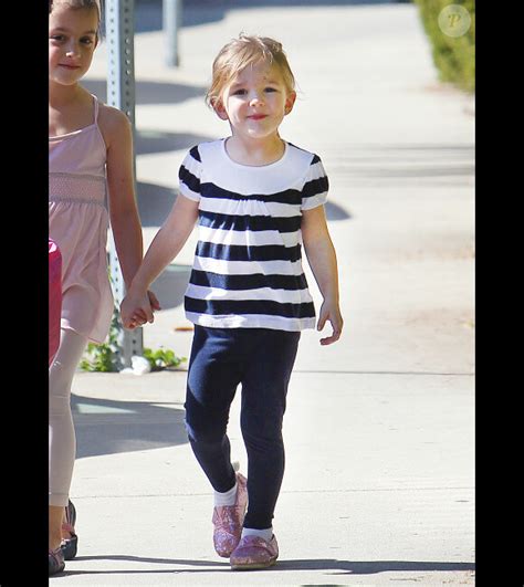 Vidéo Seraphina La Fille De Jennifer Garner Et Ben Affleck à Santa Monica Le 4 Février 2012