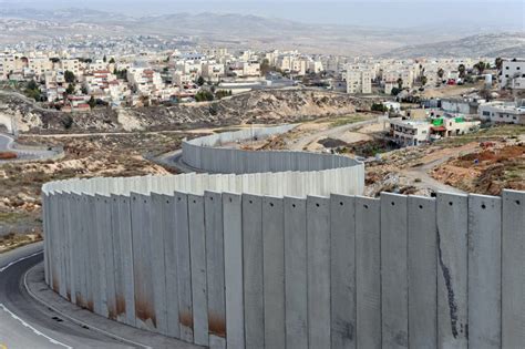 Muro de Israel: motivos para construção e críticas [resumo]