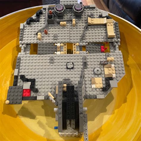 LEGO Star Wars The force Awakens Millennium Falcon Base only(s)