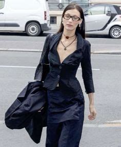 Bella Hadid S Office Siren In Casual Outfits Fashion Inspo