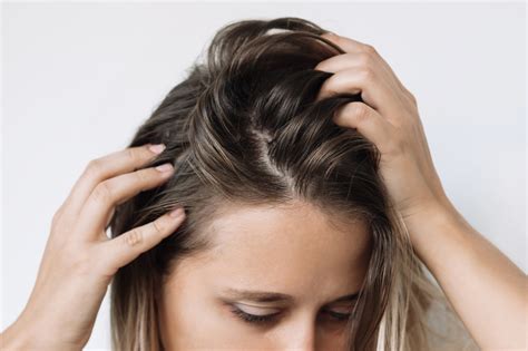 Comment réagir face à des cheveux qui graissent en 1 jour