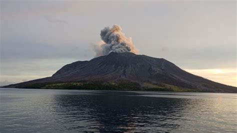 BNPB Siagakan Helikopter Untuk Bantu Warga Terdampak Erupsi Gunung Ruang