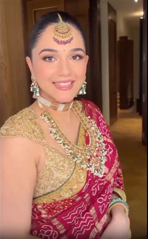 Watch Radhika Merchant S Sister Anjali Steals The Show In Gujarati Look