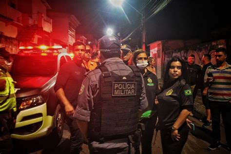 Bloco De Rua Encerrado Pela Pol Cia Ap S Funcionar Fora Do Hor Rio