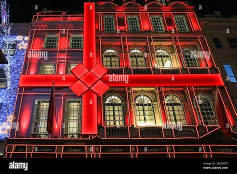 London Uk 18 Nov 2019 Christmas Decorations Outside The Cartier