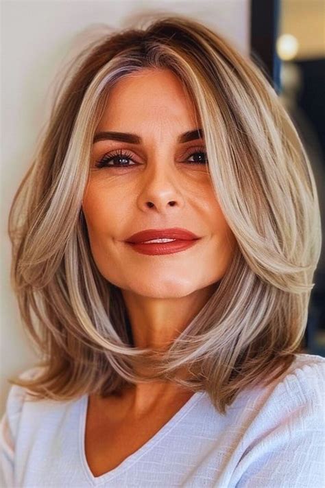 33 Chic Medium Length Hairstyles For Women Over 40 In 2024 Haircuts