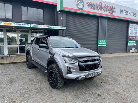 Isuzu D MAX Grey Dirty Life 9303 DT 1 Wheel Wheel Front