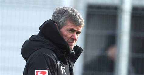 Fortuna D Sseldorf Trainer Friedhelm Funkel Fehlt Krank Beim Training