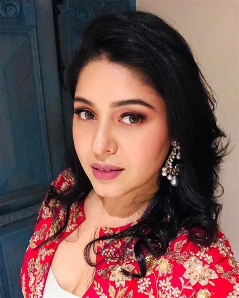 Sunidhi Chauhan Hot In Saree