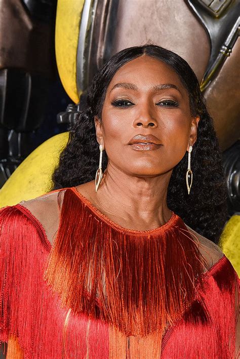 Angela Bassett Attends Premiere Of Paramount Pictures “bumblebee” At Tcl Chinese Theatre On