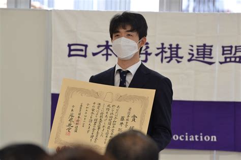 藤井聡太6冠、3度目の最優秀棋士賞「充実した1年でした」将棋大賞表彰式 社会写真ニュース 日刊スポーツ