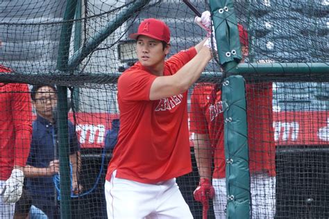 大谷翔平が屋外フリーで柵越え18本 右中間席中段への特大弾も関係者どよめき Full Count