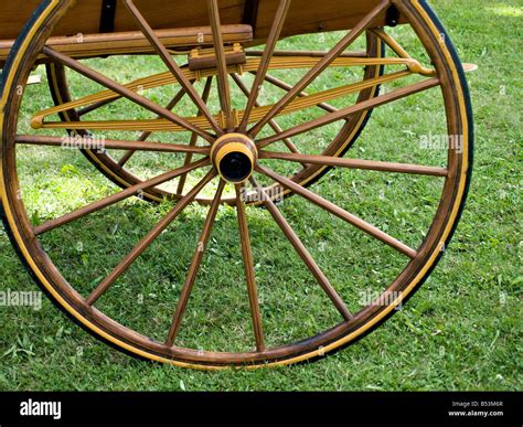 Carriage wheels hi-res stock photography and images - Alamy