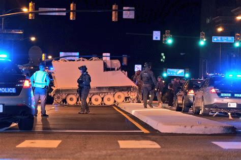 EEUU Persecución de un BLINDADO robado por un soldado drogado Forocoches