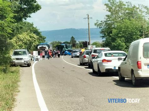 Fotocronaca Incidente Tra Bus Cotral Sulla Verentana A Capodimonte