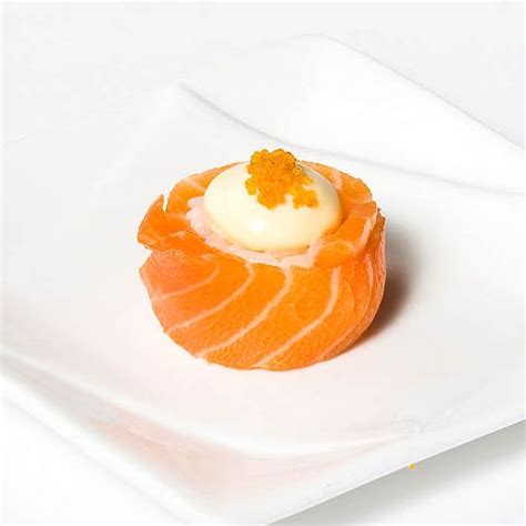 Salmon Roses Sushi (4 pcs) | Hachi Sushi