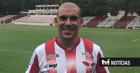 Oficial Maxi Pereira Troca De Clube No Uruguai Tvi Notícias