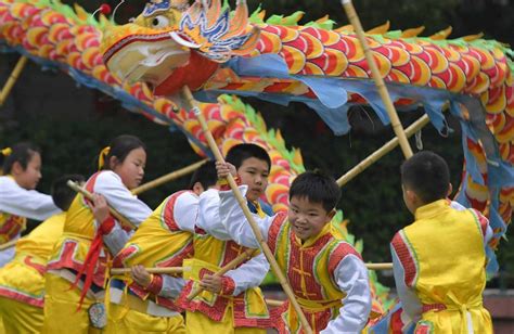 La Danse Du Dragon Pour Le Nouvel An Chinois