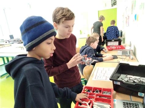 Roboter Workshops 2h Und 2c Akademisches Gymnasium Salzburg