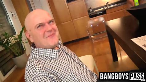 Sexy Cleaner Gets Rid Of His Clothes And Has His Ass Rimmed