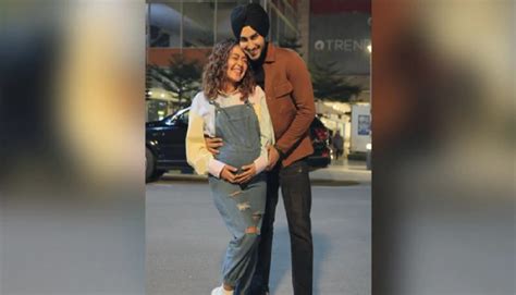 Bollywood singer Neha Kakkar announces pregnancy