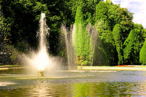 How to Choose Large Pond Fountains - My Four and More