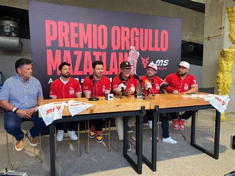 Recibe Banda MS el Premio Orgullo Mazatlán de parte de Venados