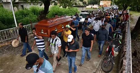 Sepultan A Alcalde Conrado Mendoza Y Su Padre En Totolapan Tras Masacre