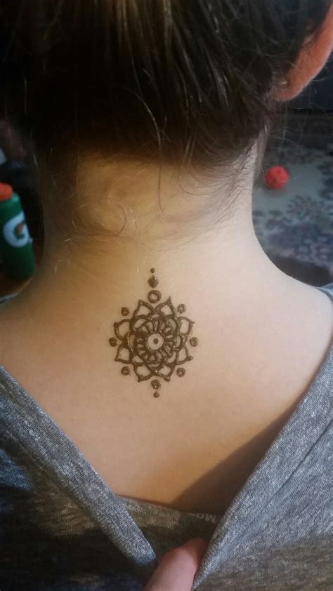 Henna Neck