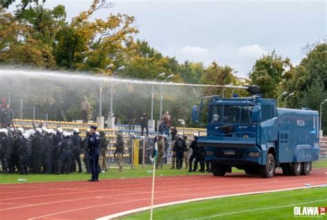 Wielka Zadyma Na Meczu Policja Na Boisku W Ruch Posz Y Armatki Wodne