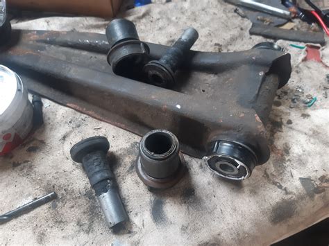 Citroën Adventures Replace The Lower Suspension Arm Bushings On A