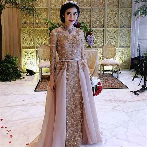 Model Kebaya Akad Nikah Warna Putih Seputar Model