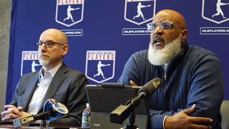 tony clark director de la mlbpa responde  quienes buscan deshacerse