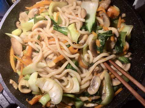 Recept Yaki Udon Nudle S Tofu Vegan Recepty Ze Sapy