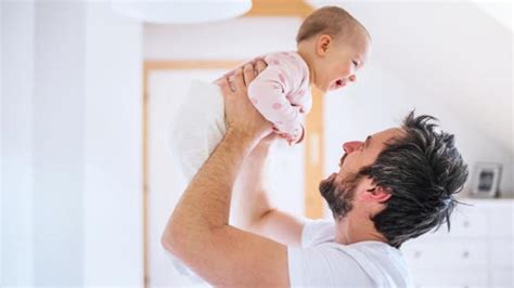 El permiso de paternidad se amplía a 8 semanas este 2019 y en 2021