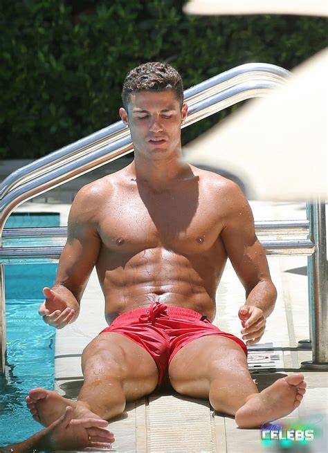 Cristiano Ronaldo Sunbathes Shirtless Outdoors Naked Male Celebrities