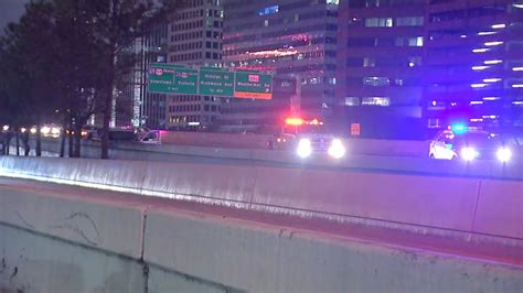 Houston Police Officer Crashes Into Wall On 610 West Loop Abc13 Houston