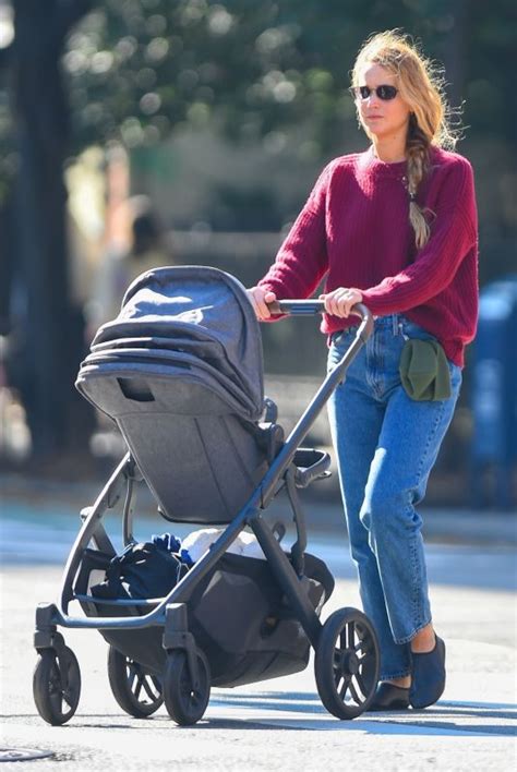 JENNIFER LAWRENCE Out with Her baby in New York 10/30/2022 – HawtCelebs